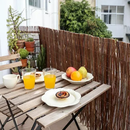 Comfort With Balcony By Lovelystay * Lizbona